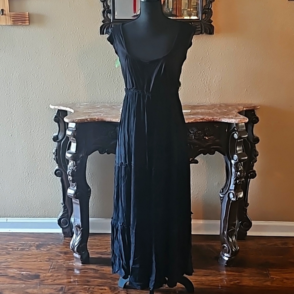 FORBIDDEN WOMAN BLACK DRESS SIZE SMALL